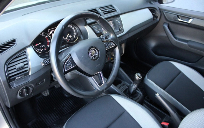 Skoda Fabia cena 39900 przebieg: 73765, rok produkcji 2017 z Stronie Śląskie małe 277